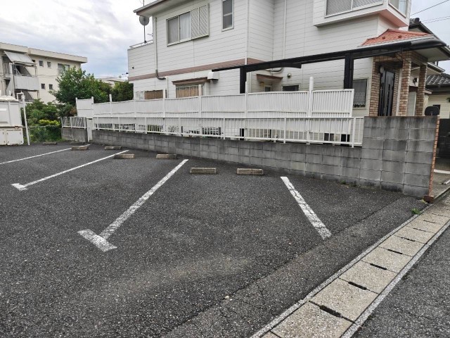 朝日ケ丘2丁目7-6駐車場の駐車場写真