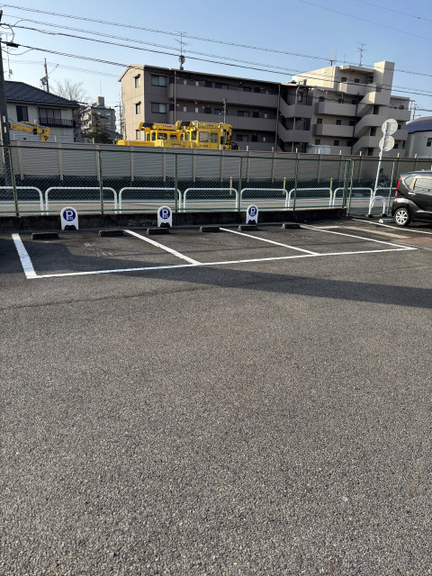 浅野鋼材の駐車場写真