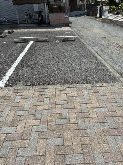 神奈川県秦野市若松町の駐車場写真