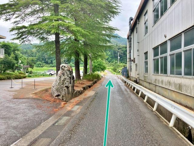 P4 信州新町小中学校駐車場 15:00〜23:00の駐車場写真