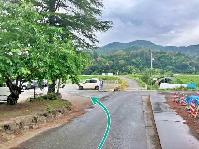 P4 信州新町小中学校駐車場 15:00〜23:00の駐車場写真