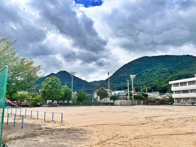 伊部小学校駐車場  10月18日(日)【第42回備前焼まつり】の駐車場写真