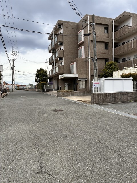 上山手町24-26駐車場の駐車場写真