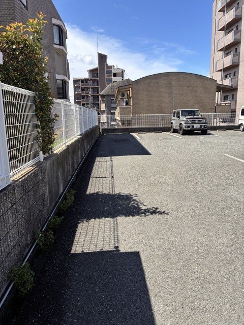 上山手町24-26駐車場の駐車場写真