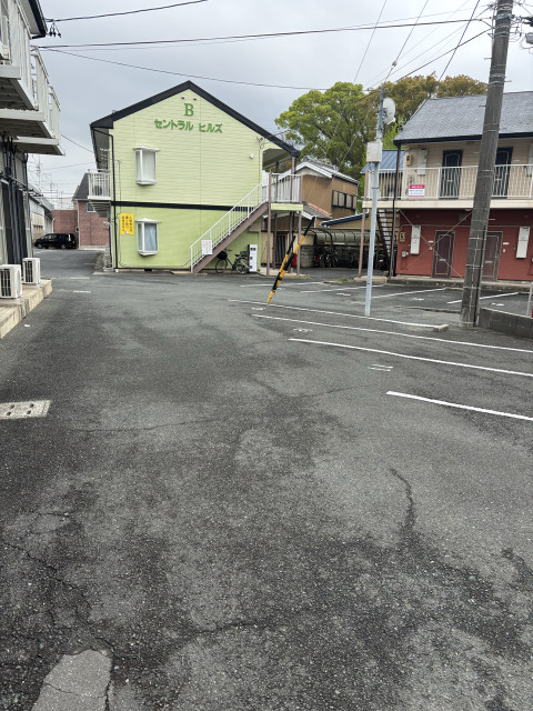 C-Hills A棟(豊橋駅徒歩10分)の駐車場写真