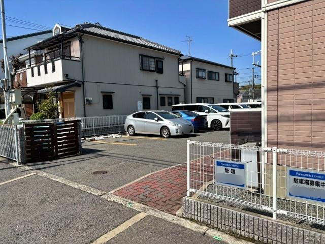 P01_コンドミニオ百舌鳥駐車場の駐車場写真