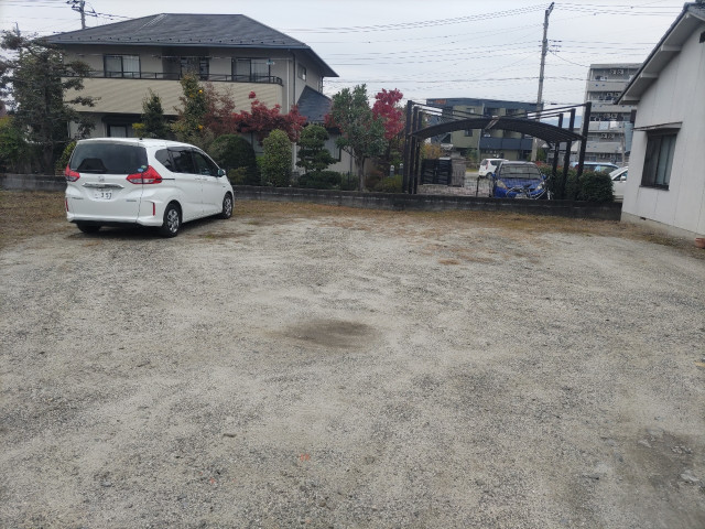 ハイブリッジ大里町の駐車場写真