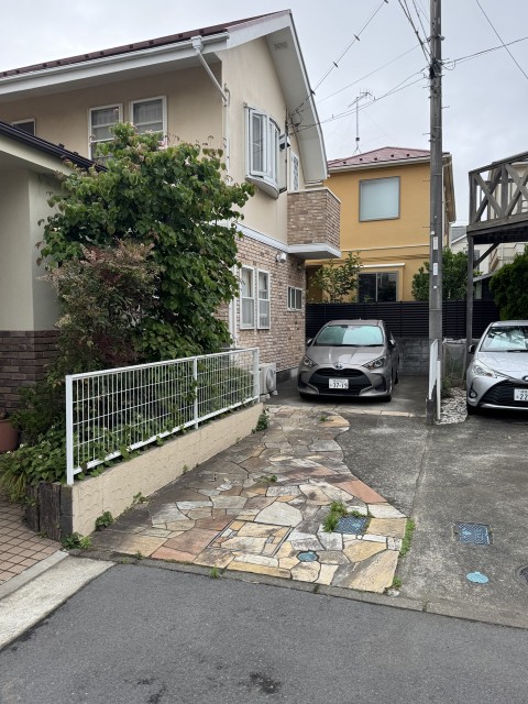 鵠沼松が岡2丁目12-11駐車場の駐車場写真