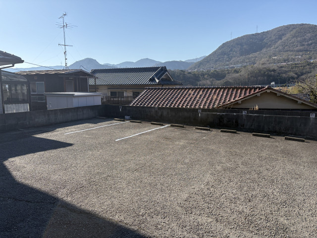 名塩1丁目31-20駐車場　11番の駐車場写真