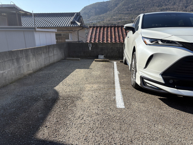 名塩1丁目31-20駐車場　11番の駐車場写真