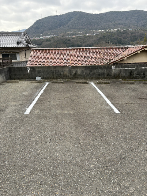 名塩1丁目31-20駐車場　11番の駐車場写真