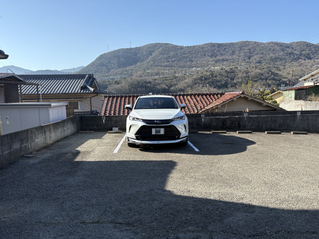 名塩1丁目31-20駐車場　11番の駐車場写真
