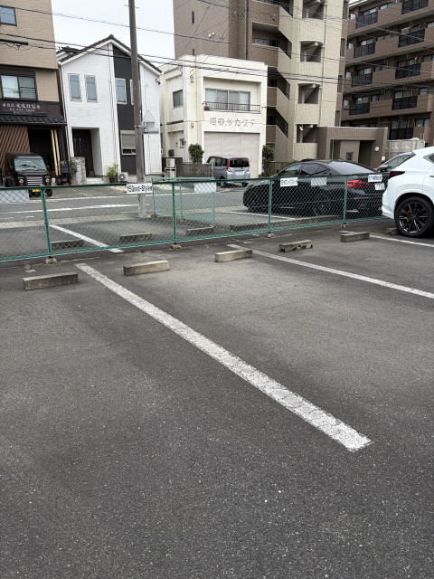 新瑞橋駅徒歩2分屋外15番Pの駐車場写真