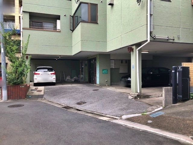 ティニメントハウスの駐車場写真