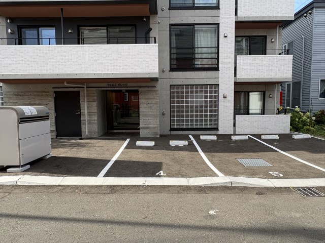 共栄町4丁目3-3駐車場の駐車場写真