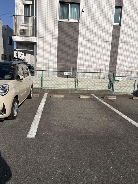 新瑞橋駅徒歩2分屋外Pの駐車場写真