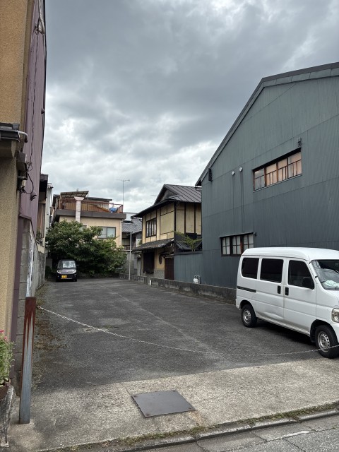 中堂寺ガレージの駐車場写真