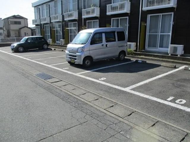 レオパレスはっぴい駐車場【17168】の駐車場写真