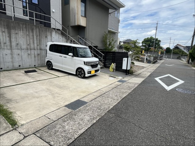 名東区⭐︎山の手3丁目　個人宅　香流小学校　徒歩5分　の駐車場写真