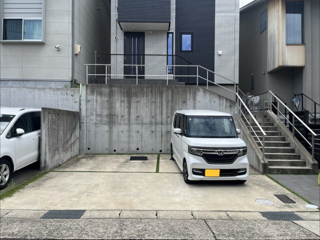 名東区⭐︎山の手3丁目　個人宅　香流小学校　徒歩5分　の駐車場写真