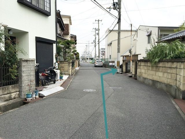 【道順3】左折後、40m程進むと「右手」にご利用駐車場がございます。.jpg