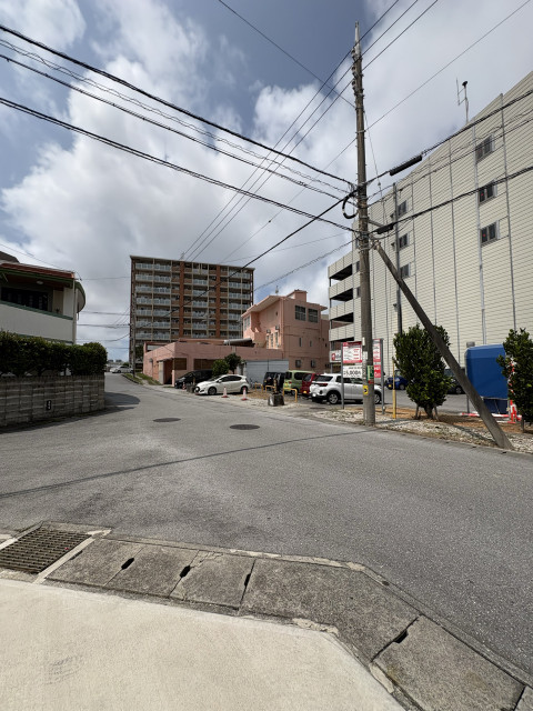 ラウンドワンすぐ裏　民家　駐車場の駐車場写真