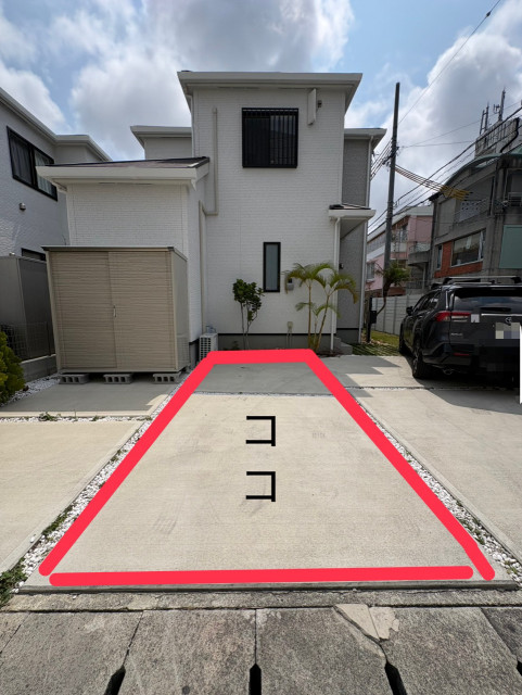 ラウンドワンすぐ裏　民家　駐車場の駐車場写真