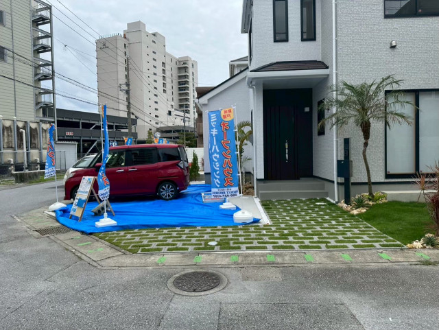 ラウンドワンすぐ裏　民家　駐車場の駐車場写真