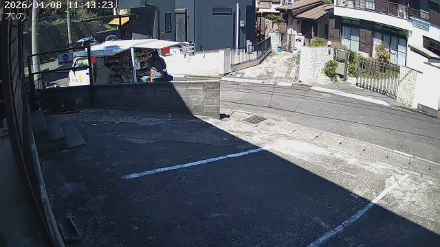 多摩市連光寺3-6-1 木の実ハイツ　小型車、軽自動車、バイク向けの駐車場写真