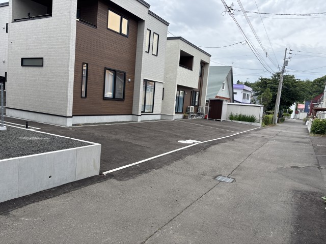西野4条2丁目3-7駐車場の駐車場写真