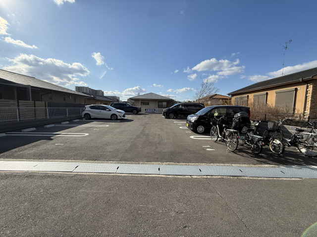 高野台3丁目1-9駐車場の駐車場写真