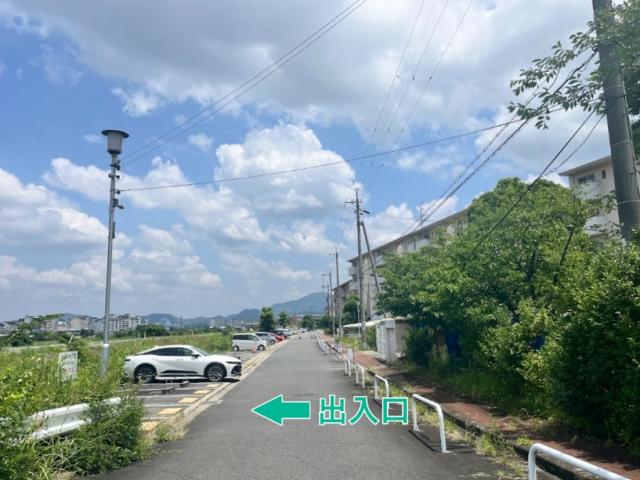 富田林板持団地駐車場(13号棟付近)の駐車場写真
