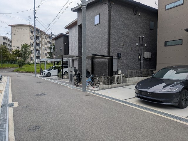 香里ケ丘9-12-18駐車場の駐車場写真