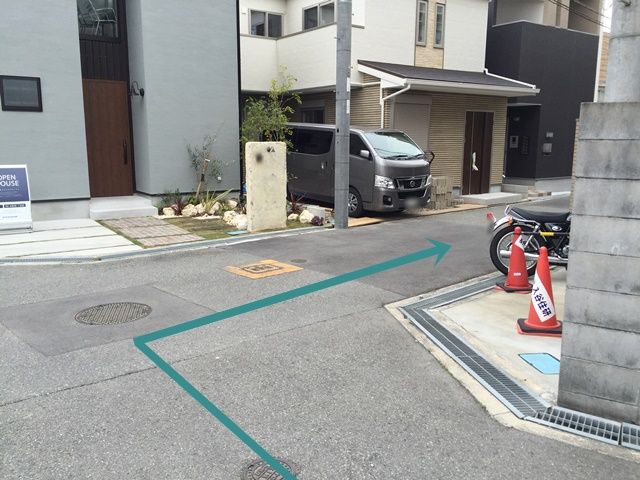【道順6】こちらを「右折」してください。