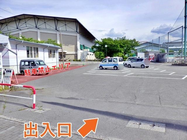 清水町体育館【諏訪湖花火大会公式駐車場】の駐車場写真