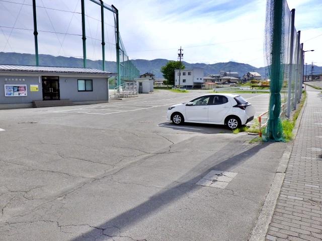 清水町体育館【諏訪湖花火大会公式駐車場】の駐車場写真