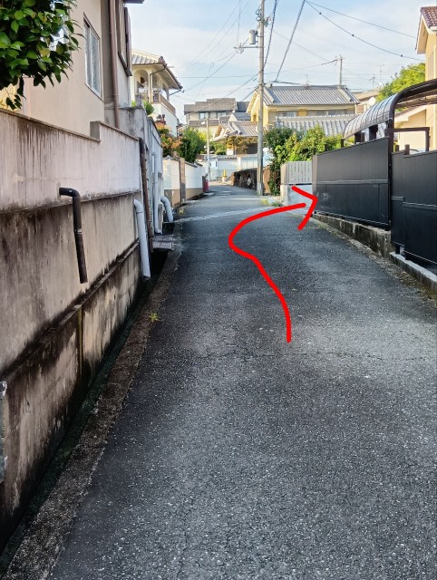 藤原町１―６横の道入る　駐車スペースA.B.Cの駐車場写真