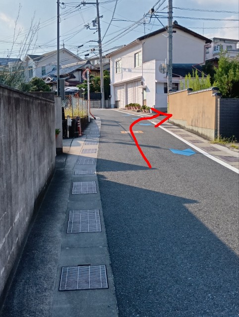 藤原町１―６横の道入る　駐車スペースA.B.Cの駐車場写真