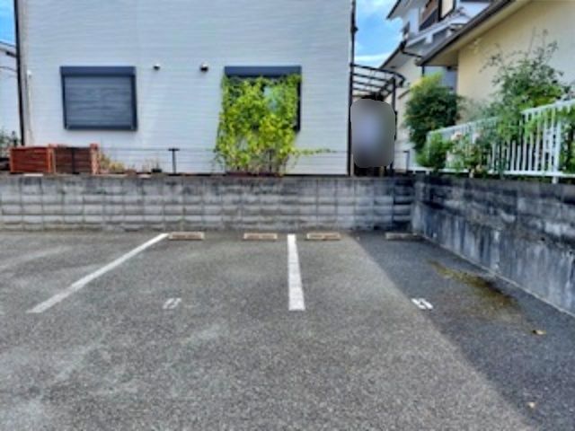 マックス薬局駐車場の駐車場写真