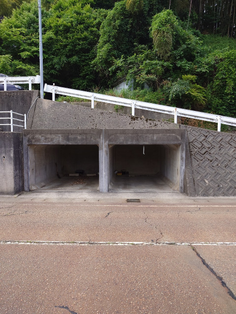 《星稜大学7分》大樋町ガレージの駐車場写真