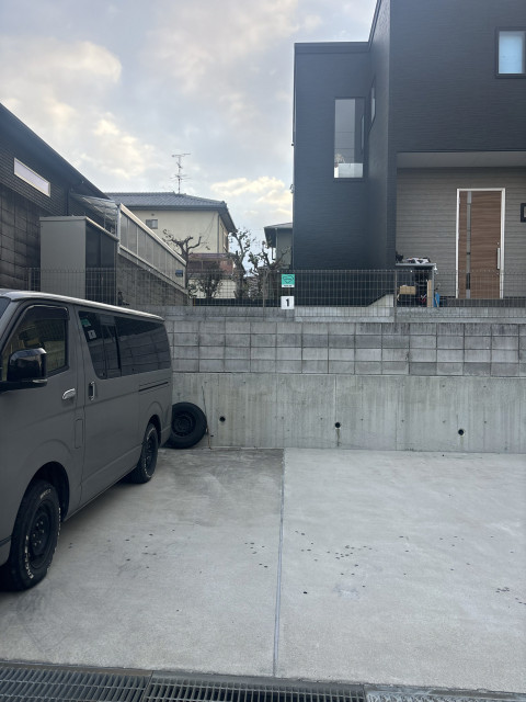 光明台2丁目25-6駐車場の駐車場写真