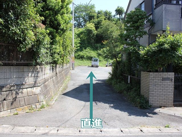 【道順6】左折後、そのまま直進してください。