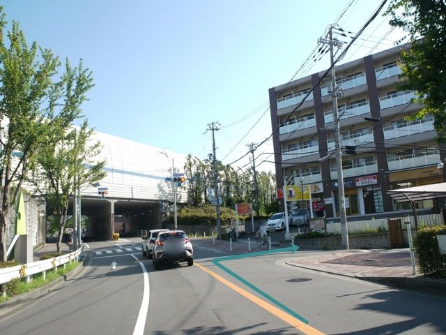 名神高速手前の信号前を右折