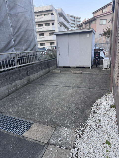 茶色い駐車場の駐車場写真