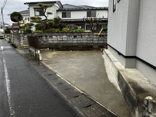 みどり町23-8の駐車場写真