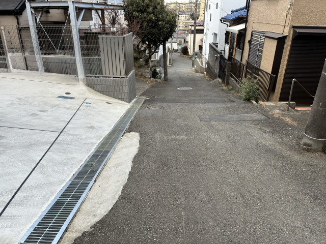 原の台鉄塔ロータリー坂上の駐車場写真