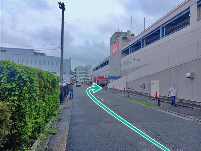 島忠ホームズ横須賀店駐車場【屋上/ご利用時間:9:00〜20:00】の駐車場写真