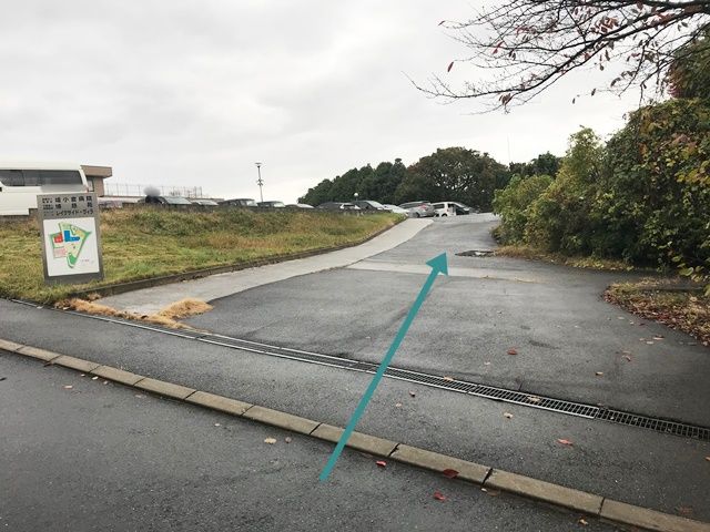 2.突き当り右側がご利用駐車場です