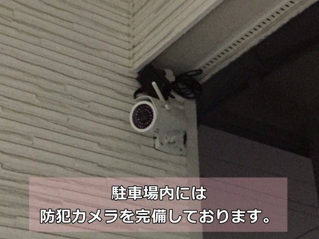 スペース内の左奥に、防犯カメラを設置しております。