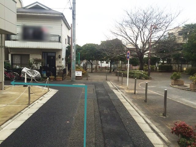 【道順2】突き当り「左折」してください。